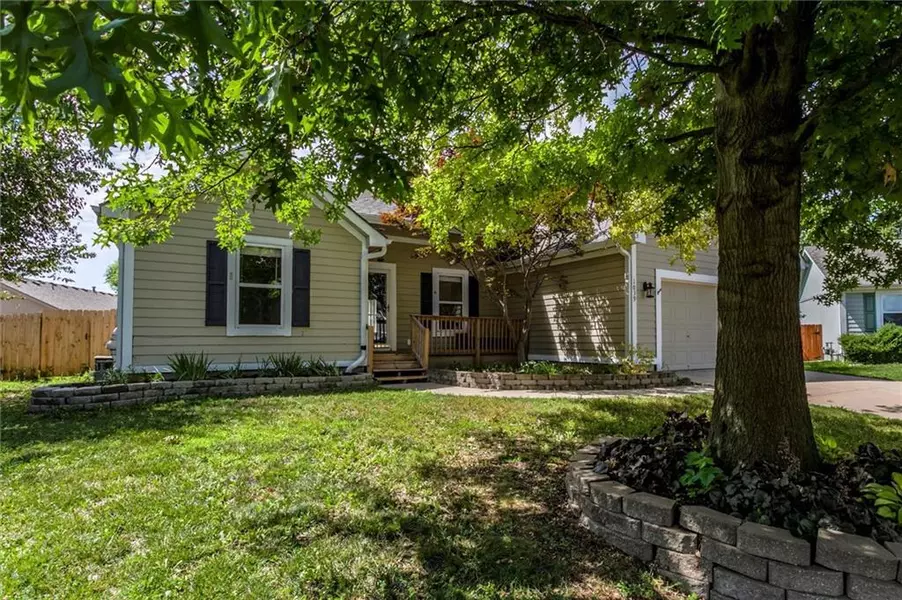 1039 Woodson CIR, Gardner, KS 66030