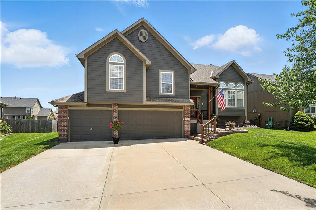 2353 SW Switchback CT, Lee's Summit, MO 64082