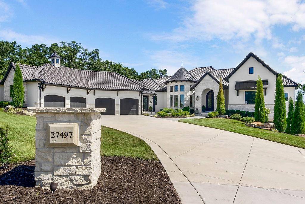 27497 W 108th ST, Olathe, KS 66061