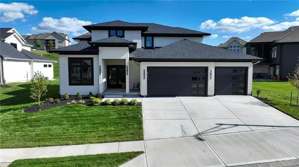 9815 Ambrosia LN, Parkville, MO 64152