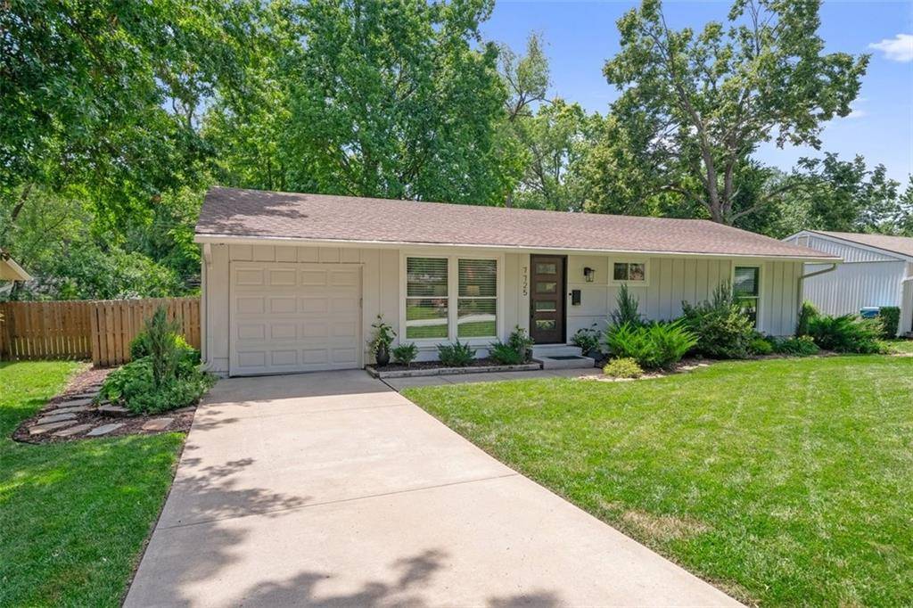 7725 Colonial DR, Prairie Village, KS 66208
