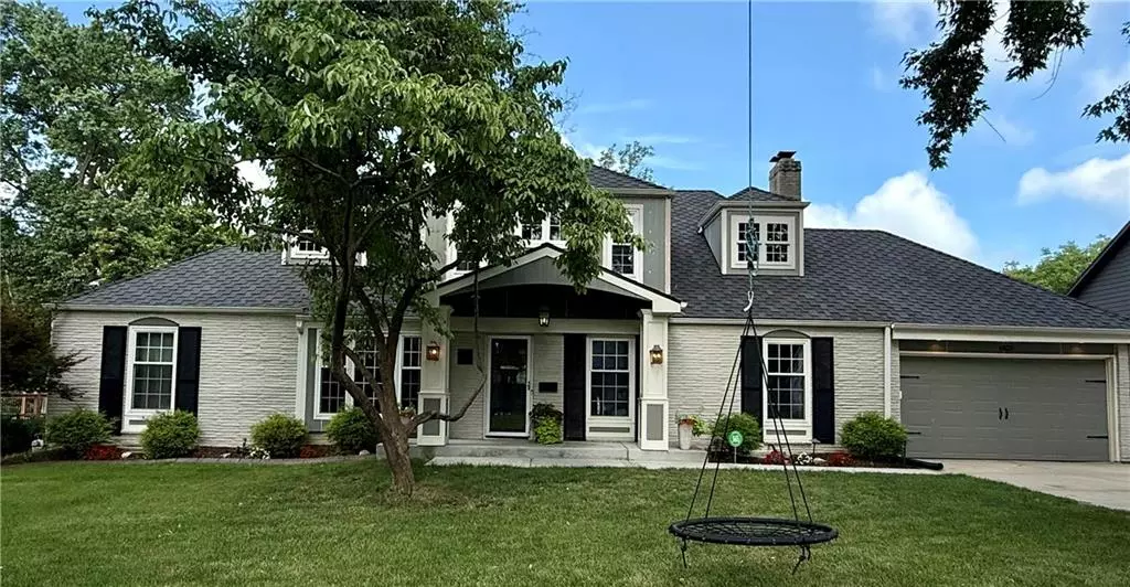 8020 Cherokee LN, Leawood, KS 66206