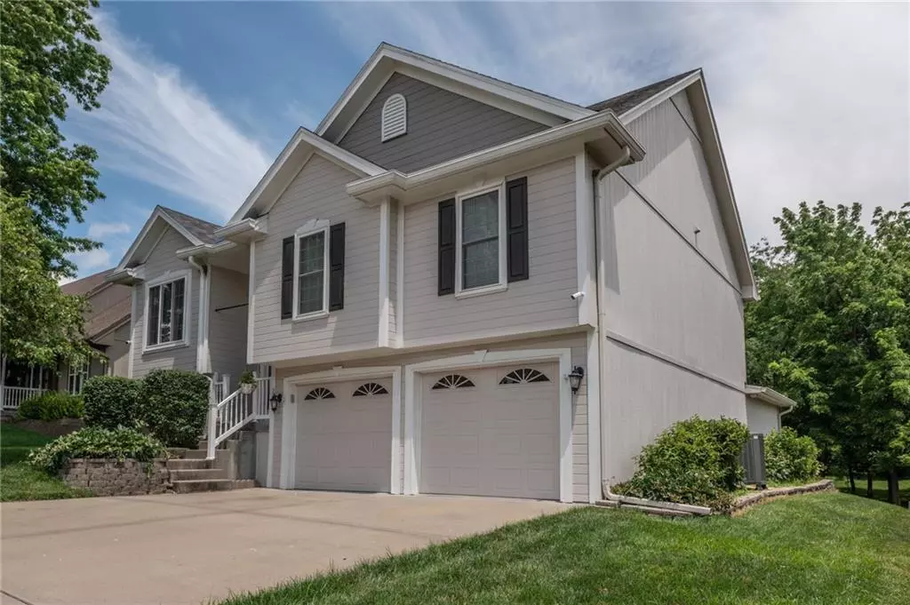 Smithville, MO 64089,207 Woodhaven DR
