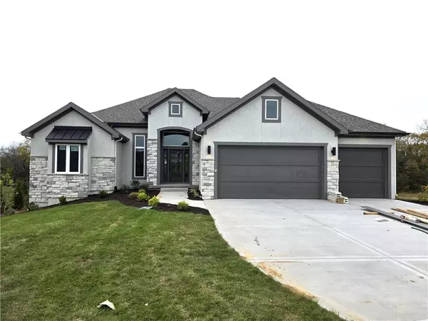 4722 Clubhouse DR, Basehor, KS 66007