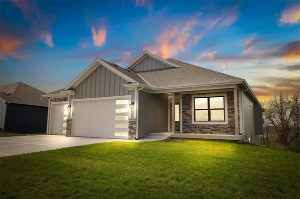 17506 Greyhawke RDG, Smithville, MO 64089