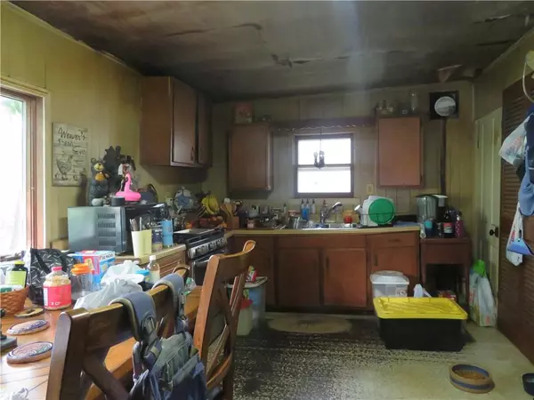 Paola, KS 66071,27150 Cedar Niles RD