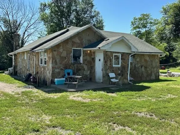 12074 S 1600 RD, Nevada, MO 64772