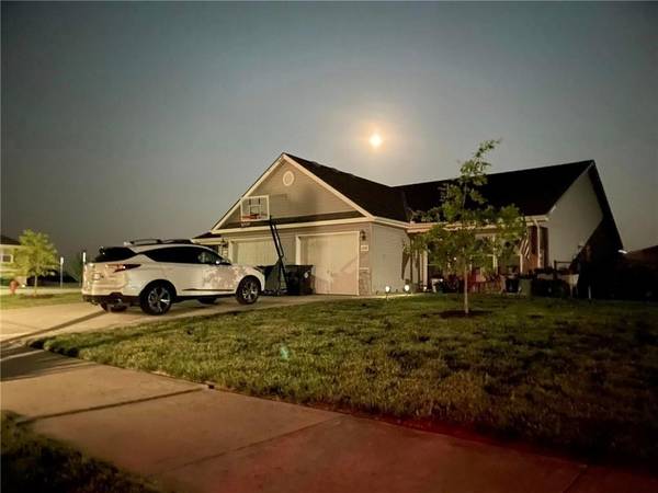 1528 Champion DR, Pleasant Hill, MO 64080