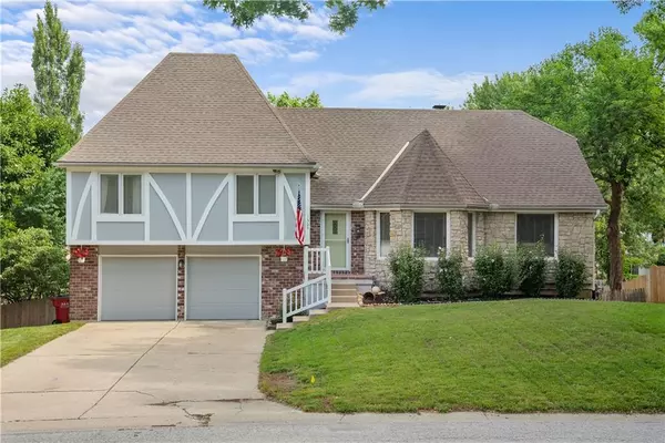 1305 NW Porter DR, Blue Springs, MO 64015
