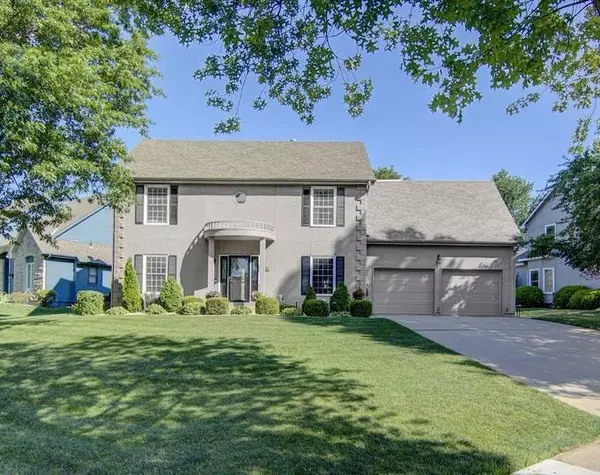 13904 W 110th TER, Lenexa, KS 66215