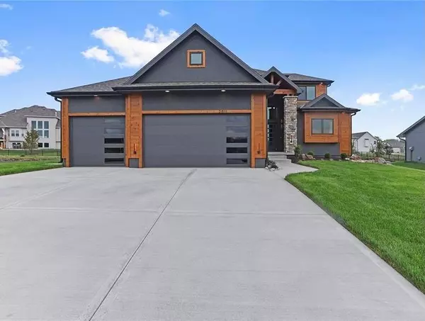 16377 W 166th PL, Olathe, KS 66062