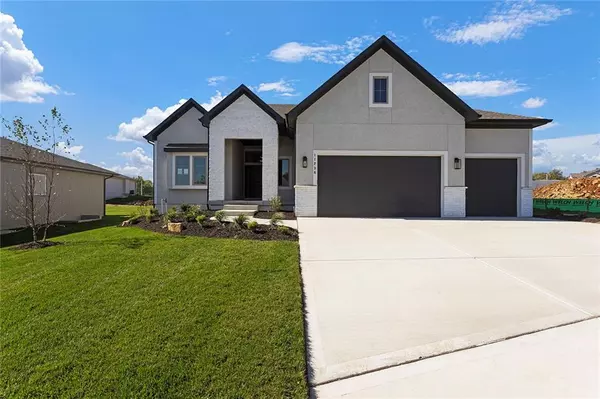 11236 S Sunray DR, Olathe, KS 66061