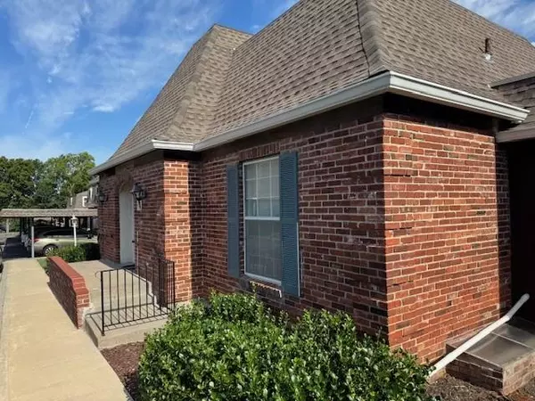 Overland Park, KS 66202,5737 Metcalf CT #25