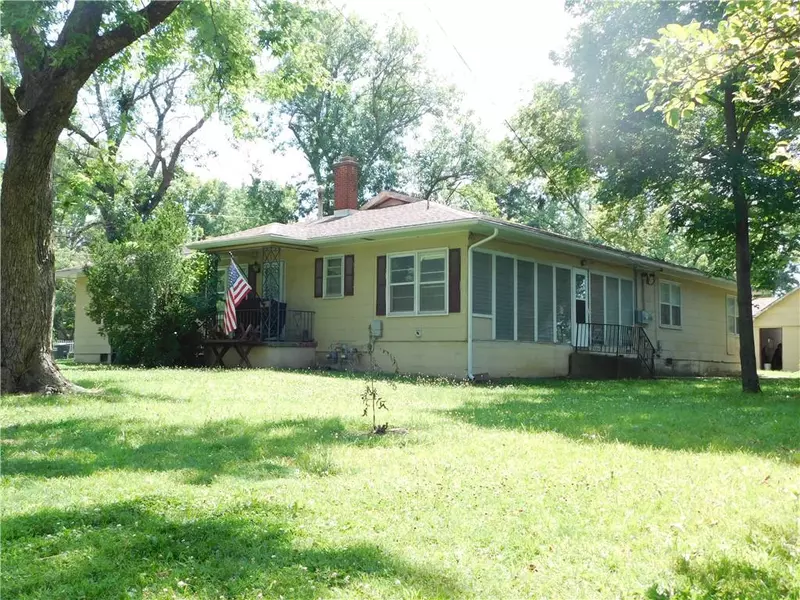 123 E Allison ST, Nevada, MO 64772