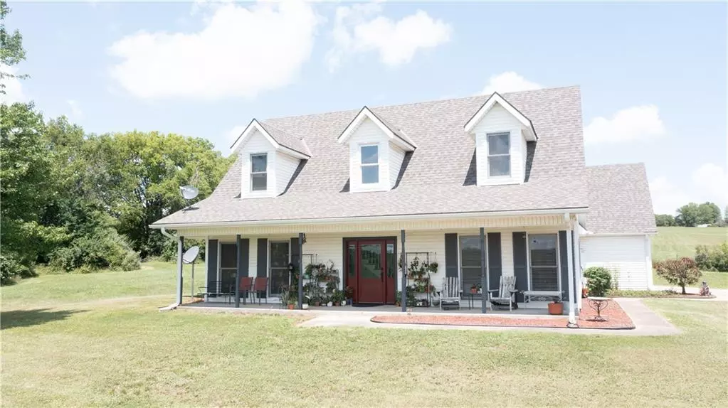 8700 S Corn Cemetery RD, Oak Grove, MO 64075