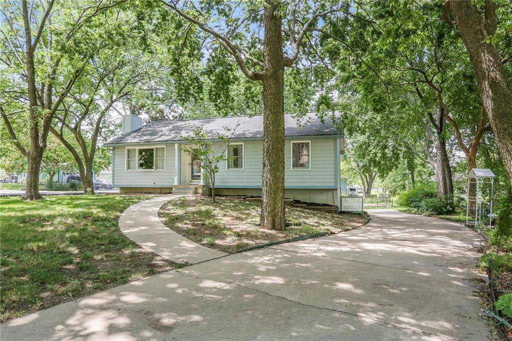 15904 Richmond AVE, Belton, MO 64012
