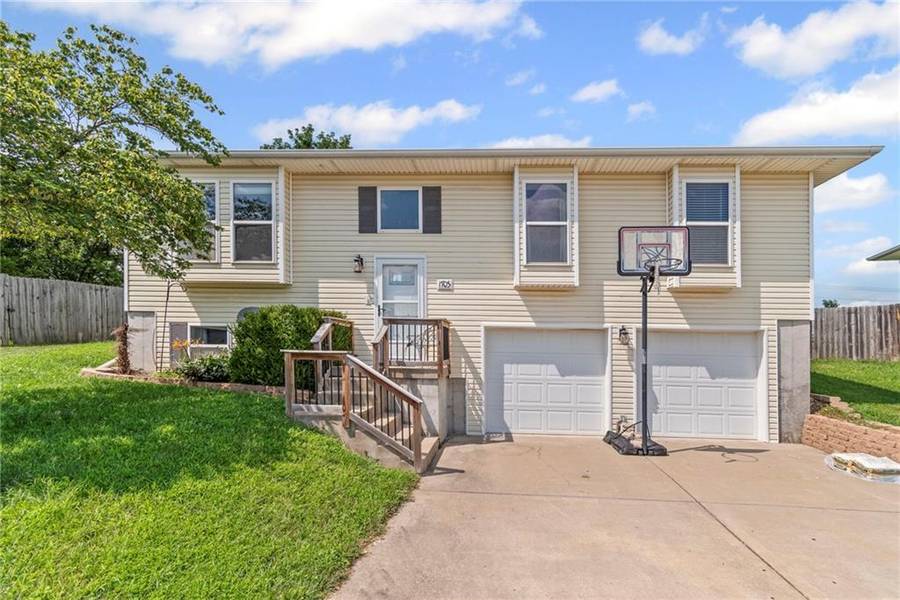 1703 Bluestem CIR, Cameron, MO 64429