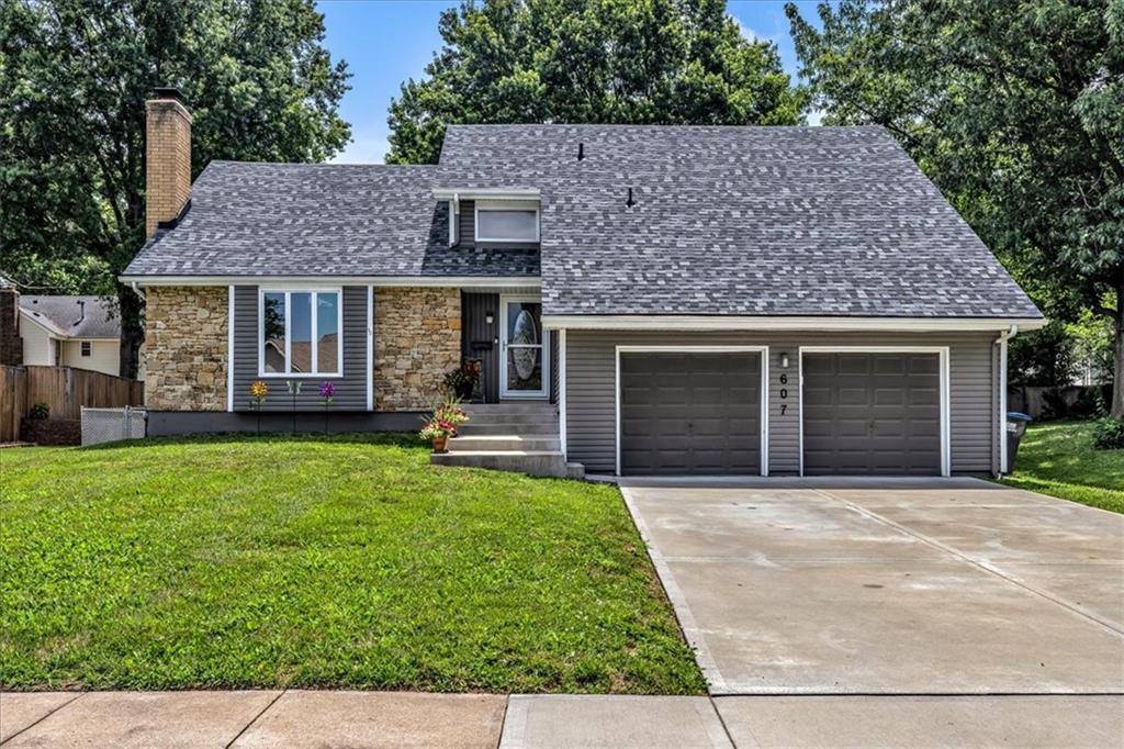 607 SW Murray RD, Lee's Summit, MO 64081