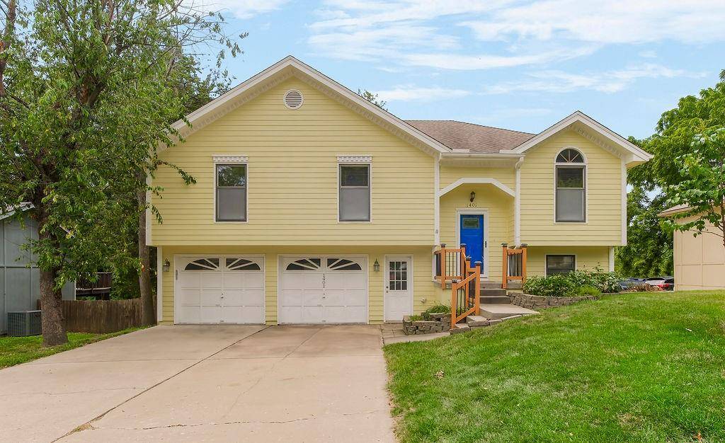 1401 NE Weddle LN, Lee's Summit, MO 64086