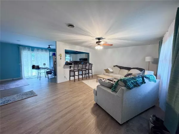 Iola, KS 66749,1012 Meadowbrook RD #E