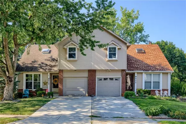 9514 W 77th TER, Overland Park, KS 66204