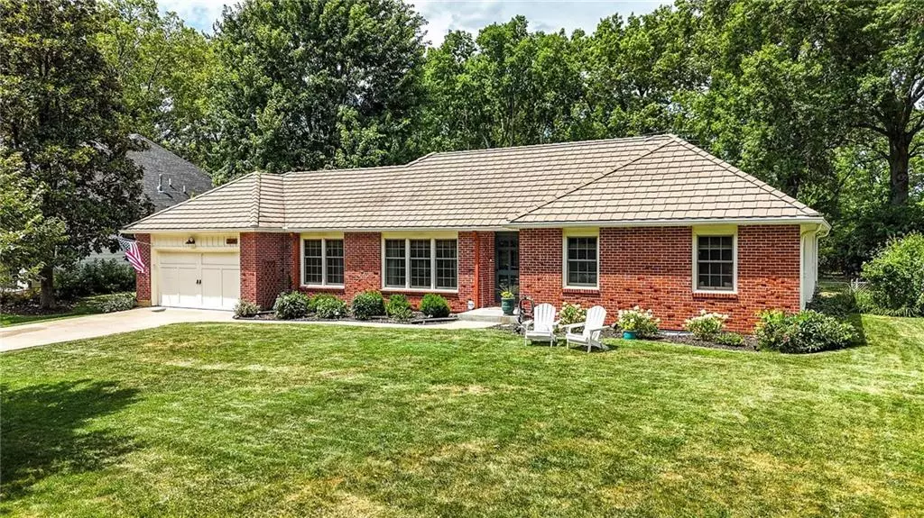 2524 W 90th ST, Leawood, KS 66206