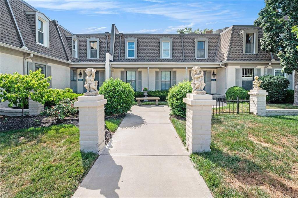 10758 GLENWOOD ST #D, Overland Park, KS 66211