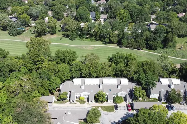 8858 W 106th TER, Overland Park, KS 66212