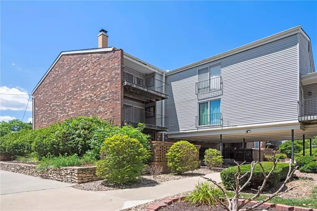 Overland Park, KS 66212,9626 Perry LN #D