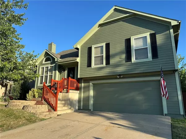 18715 W 159 TER, Olathe, KS 66062