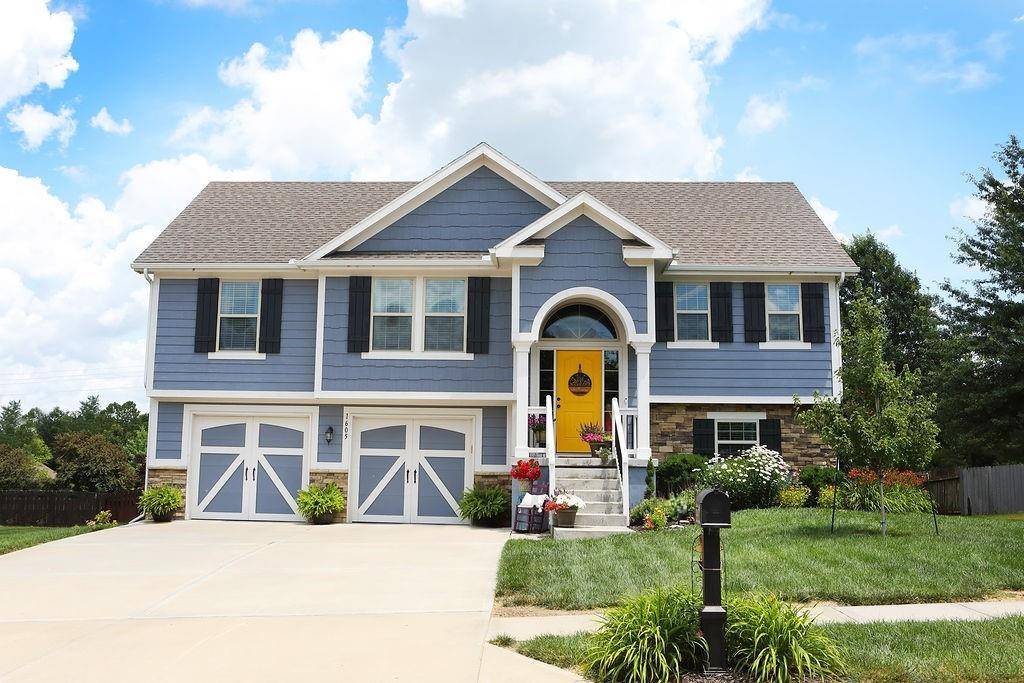 1605 Lauren LN, Kearney, MO 64060