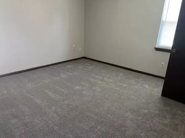 Lenexa, KS 66217,10195 HASKINS ST