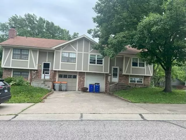 10195 HASKINS ST, Lenexa, KS 66217