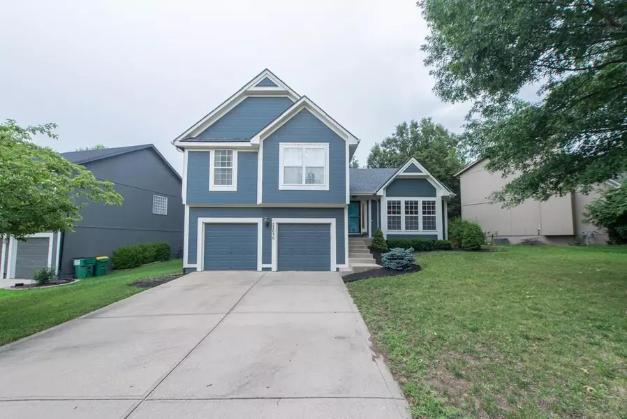 22030 W 51st TER, Shawnee, KS 66226