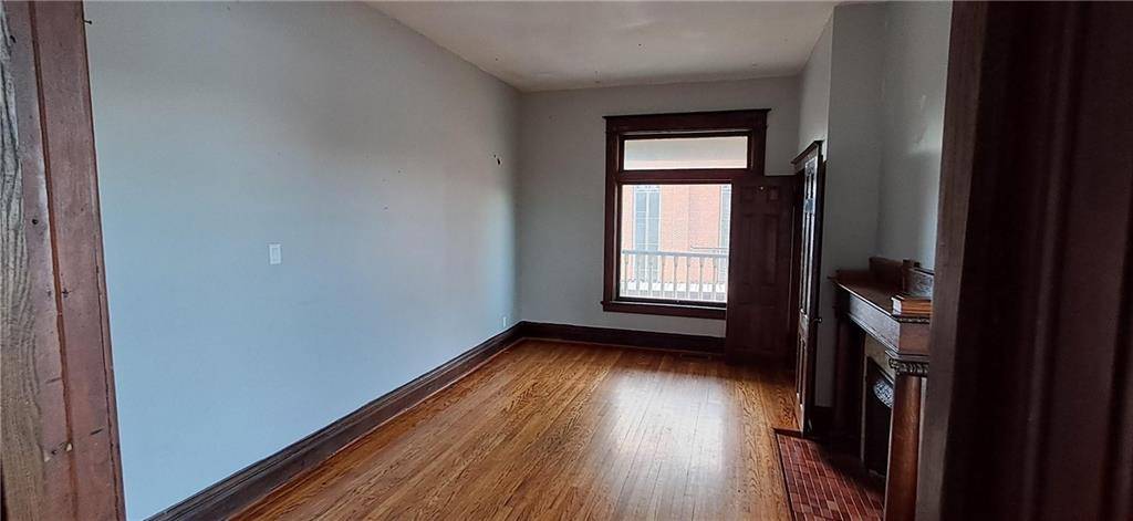 1013, 1013 1/2 & 1015 Isadore ST, St Joseph, MO 64501
