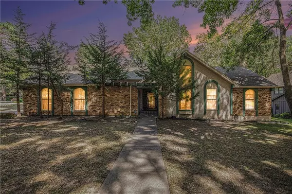 10301 Howe DR, Leawood, KS 66206