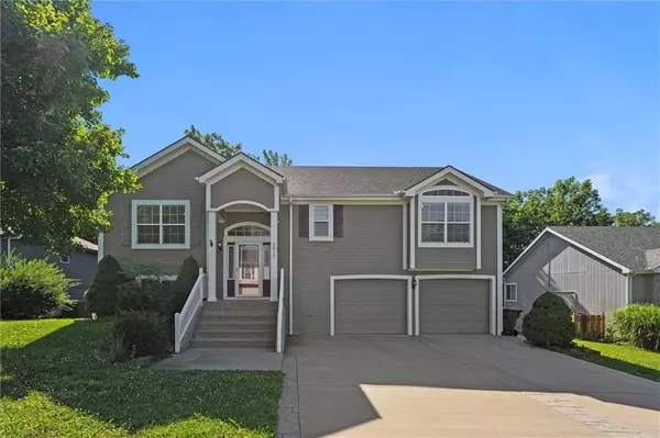 3919 Dixie DR, Leavenworth, KS 66048