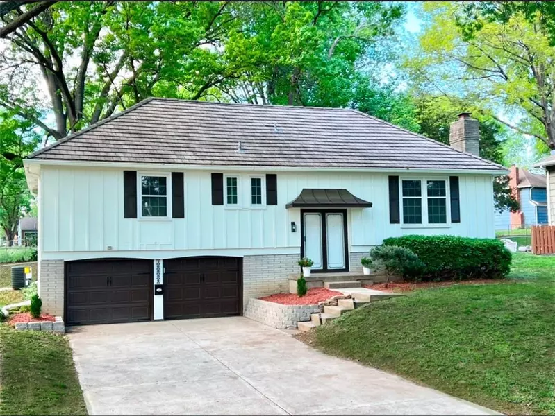 10806 W 96th ST, Overland Park, KS 66214