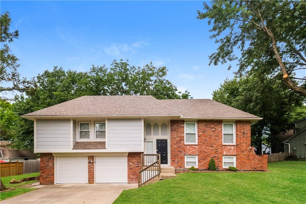 1018 Silver Lake DR, Raymore, MO 64083
