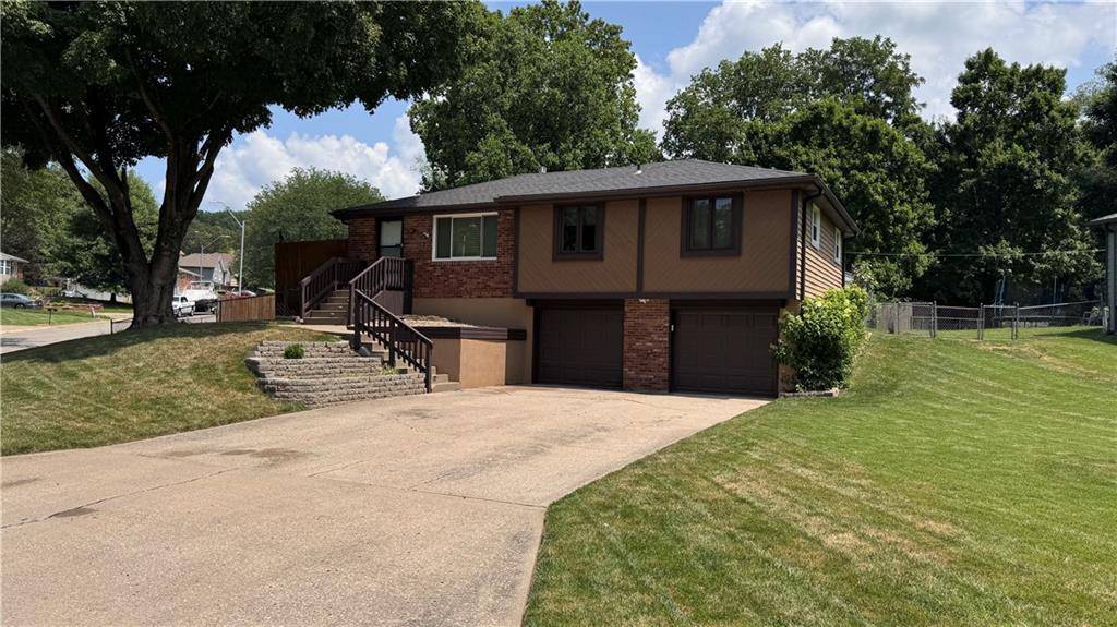 6955 N Liberty ST, Kansas City, MO 64118