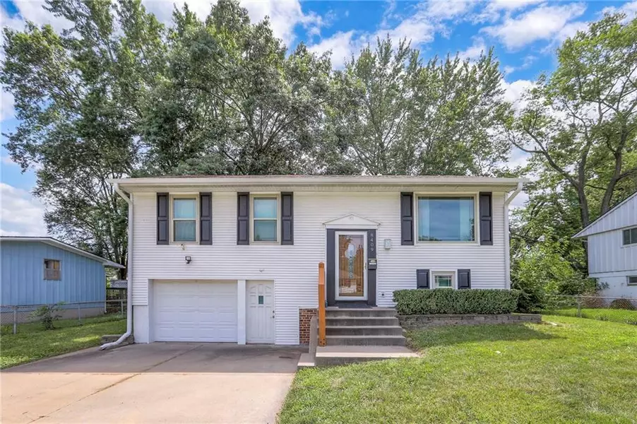 8409 E 93rd ST, Kansas City, MO 64138