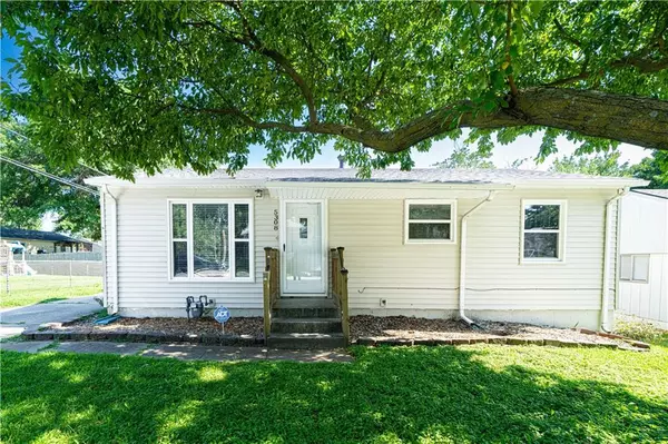 5308 Redwood LN, St Joseph, MO 64503