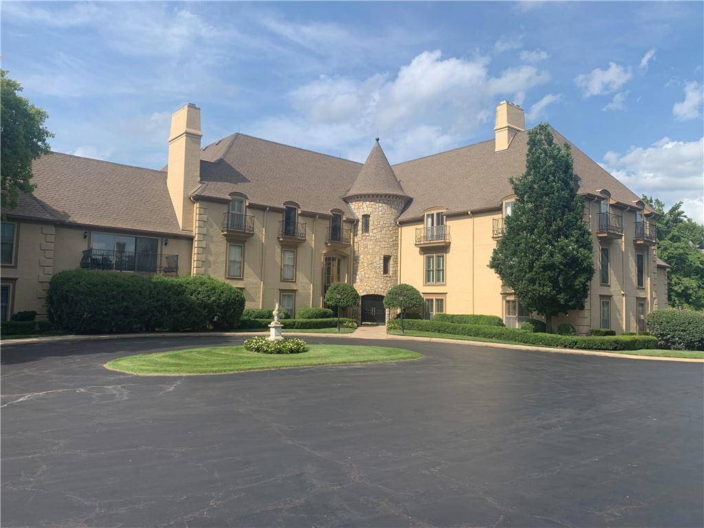 7223 Mission RD #109, Prairie Village, KS 66208