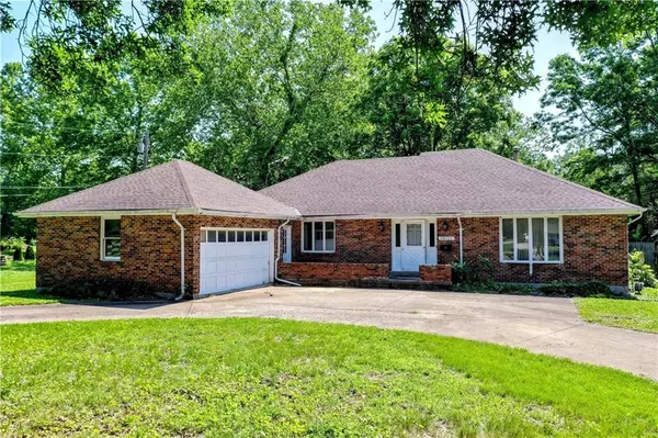 14121 S Haven RD, Grandview, MO 64030