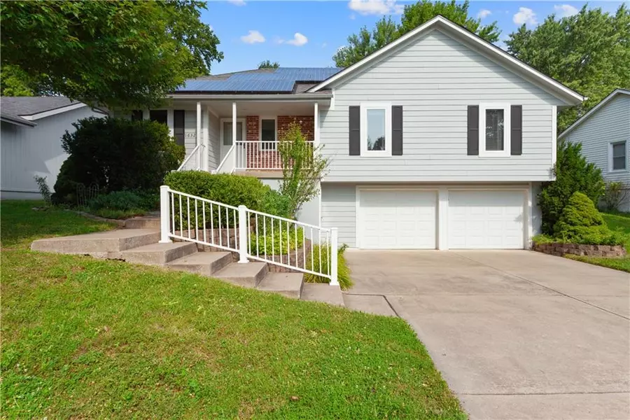 1632 NE Westwind DR, Lee's Summit, MO 64086