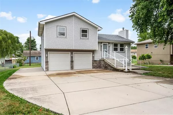 21810 W 179th ST, Olathe, KS 66062