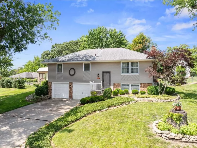 4016 S Crackerneck RD, Independence, MO 64055