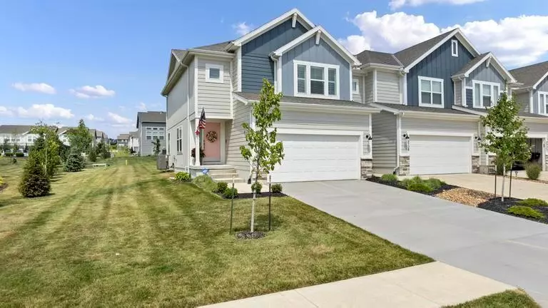 3726 SW Walsh DR, Lee's Summit, MO 64082