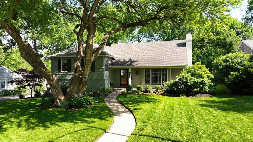 5624 W 82nd ST, Prairie Village, KS 66208
