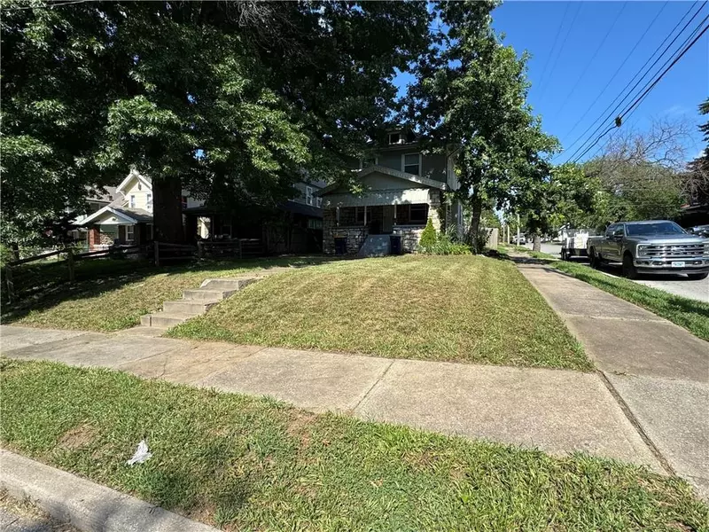 5647 WAYNE AVE, Kansas City, MO 64110